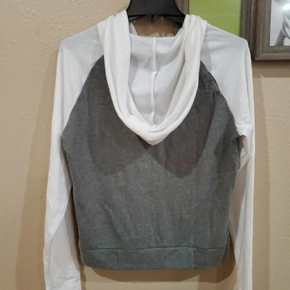 COPY - PINK Victoria's Secret NWOT- Grey & White Hoodie Size XS - Picture 3 of 3